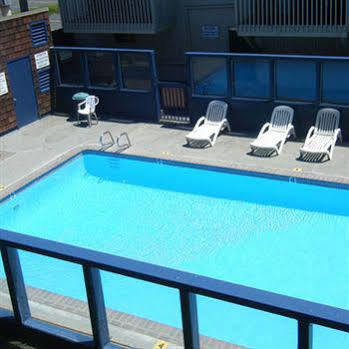 Cozy Cove Beachfront Resort Inn Lincoln City Exterior photo